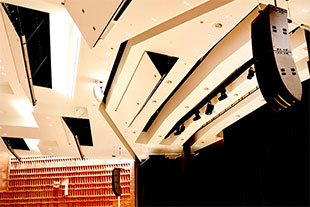 The L-Acoustics L Series is complemented by a centre cluster of one A10i Focus over two A10i Wide speakers and four KS21 subwoofers per side